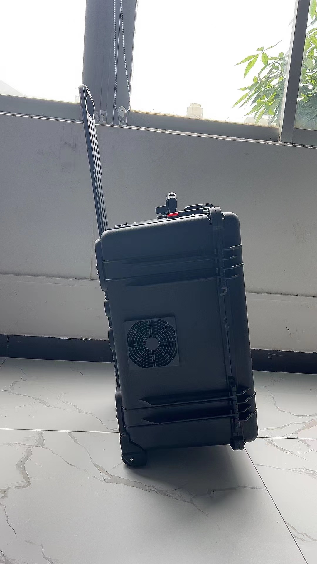 大洼手拉箱型移动通信干扰器